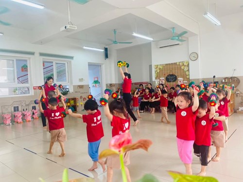 Kiến tập tiết thi GVG cấp Quận của đồng chí Đào Thị Thu Hà chuyên đề phát triển thể chất lứa tuổi mẫu giáo bé